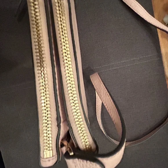 Vince Camuto Cream Crossbody Bag with Sleek Design - Picture 3 of 13